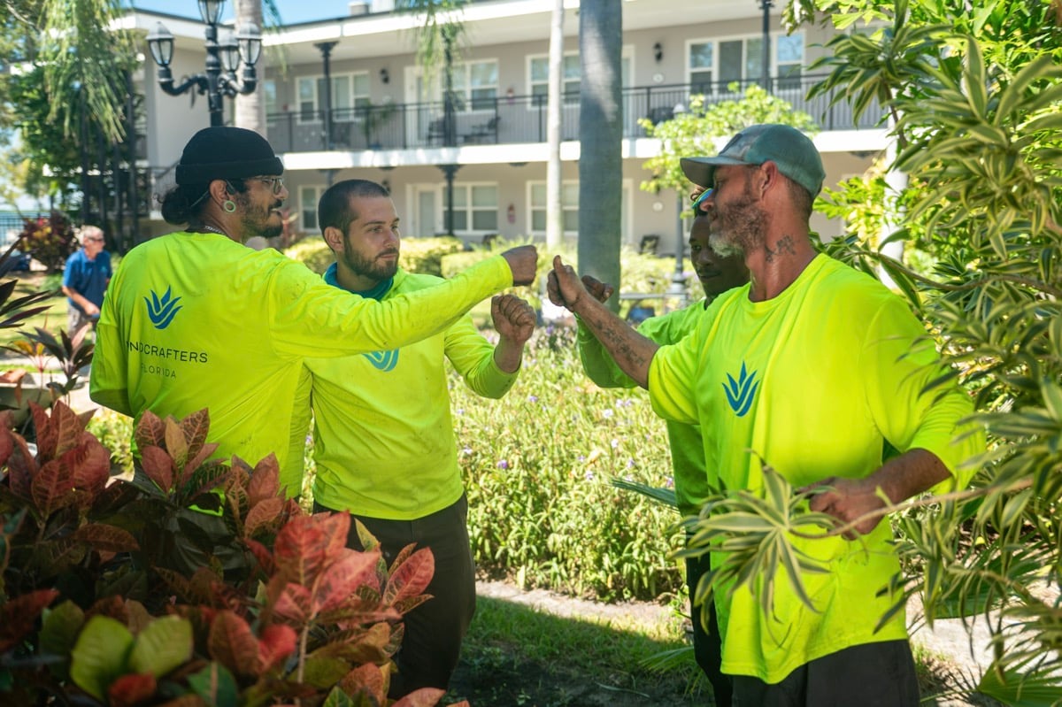 Crew maintenace landscape 21