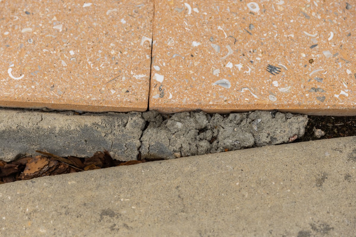 detail brick paver joint broken mortar bad