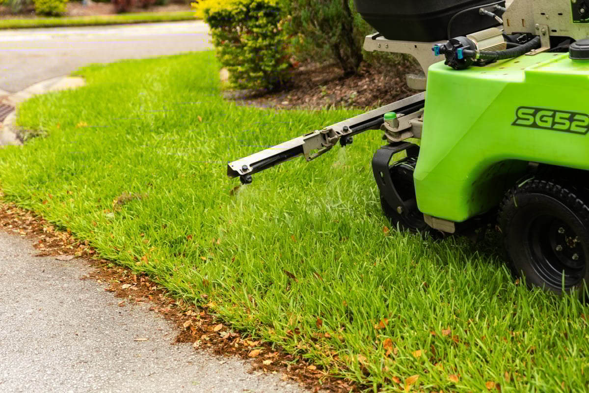detail lawn care commercial hoa community fertilization treatment application crew 5