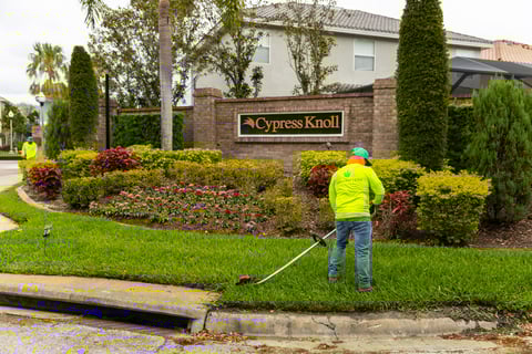 flower bed line trimming commercial hoa crew 2