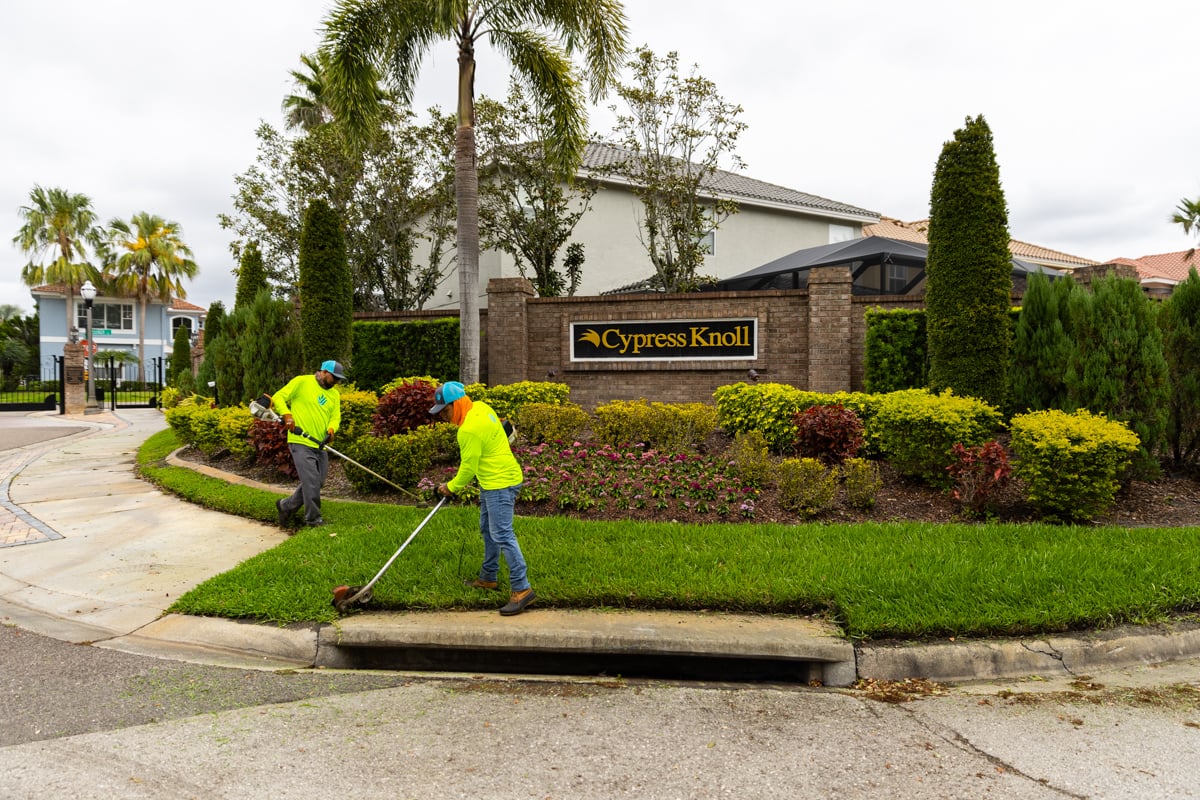 flower bed line trimming commercial hoa crew 3