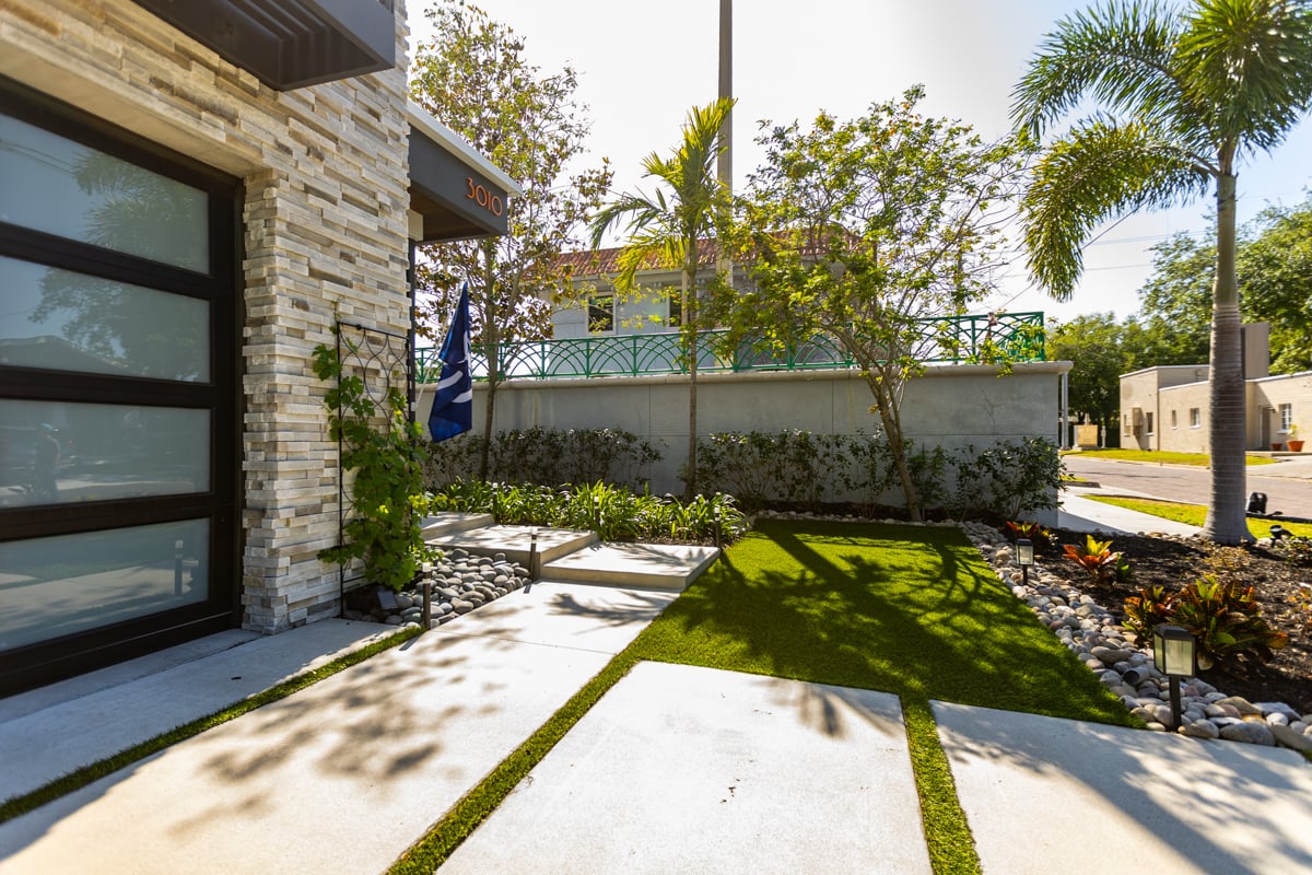 grass nice walk gravel lighting shrbus tree shade bed home