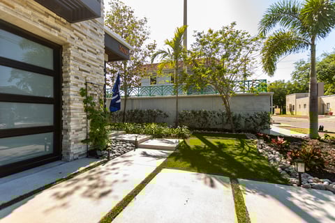 grass nice walk gravel lighting shrbus tree shade bed home