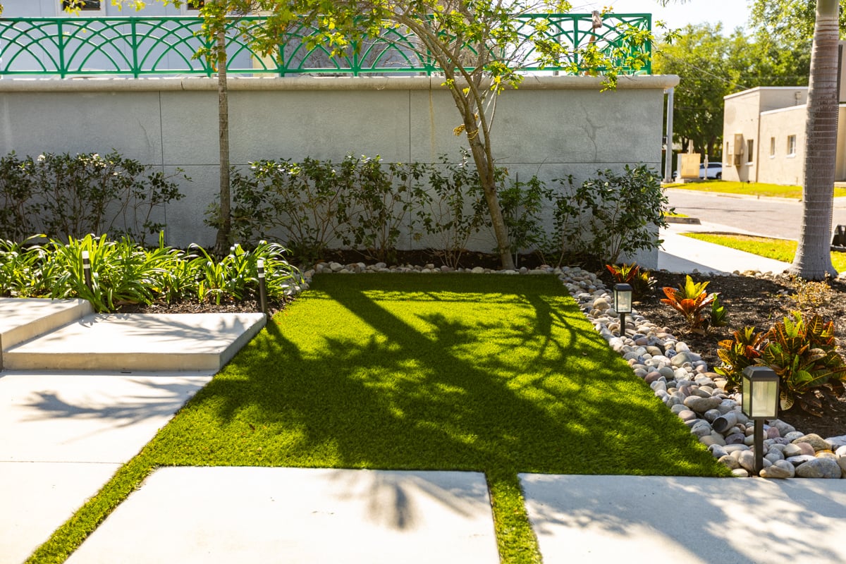 grass nice walk gravel lighting shrbus tree shade bed