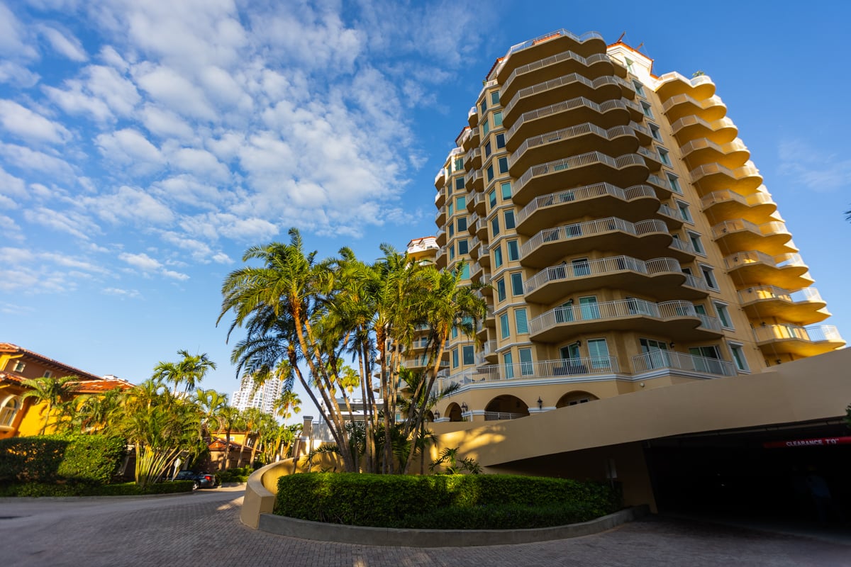 palm hedge bed driveway building hoa commercial 4