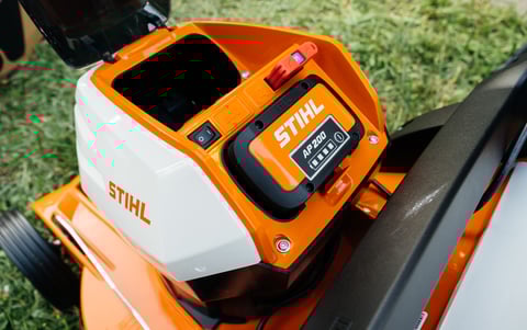 battery powered lawn maintenance equipment