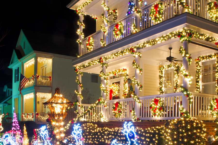 A tampa bay holiday home shows off their next-level lights.