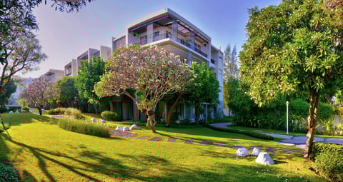 hoa with nice landscaping 