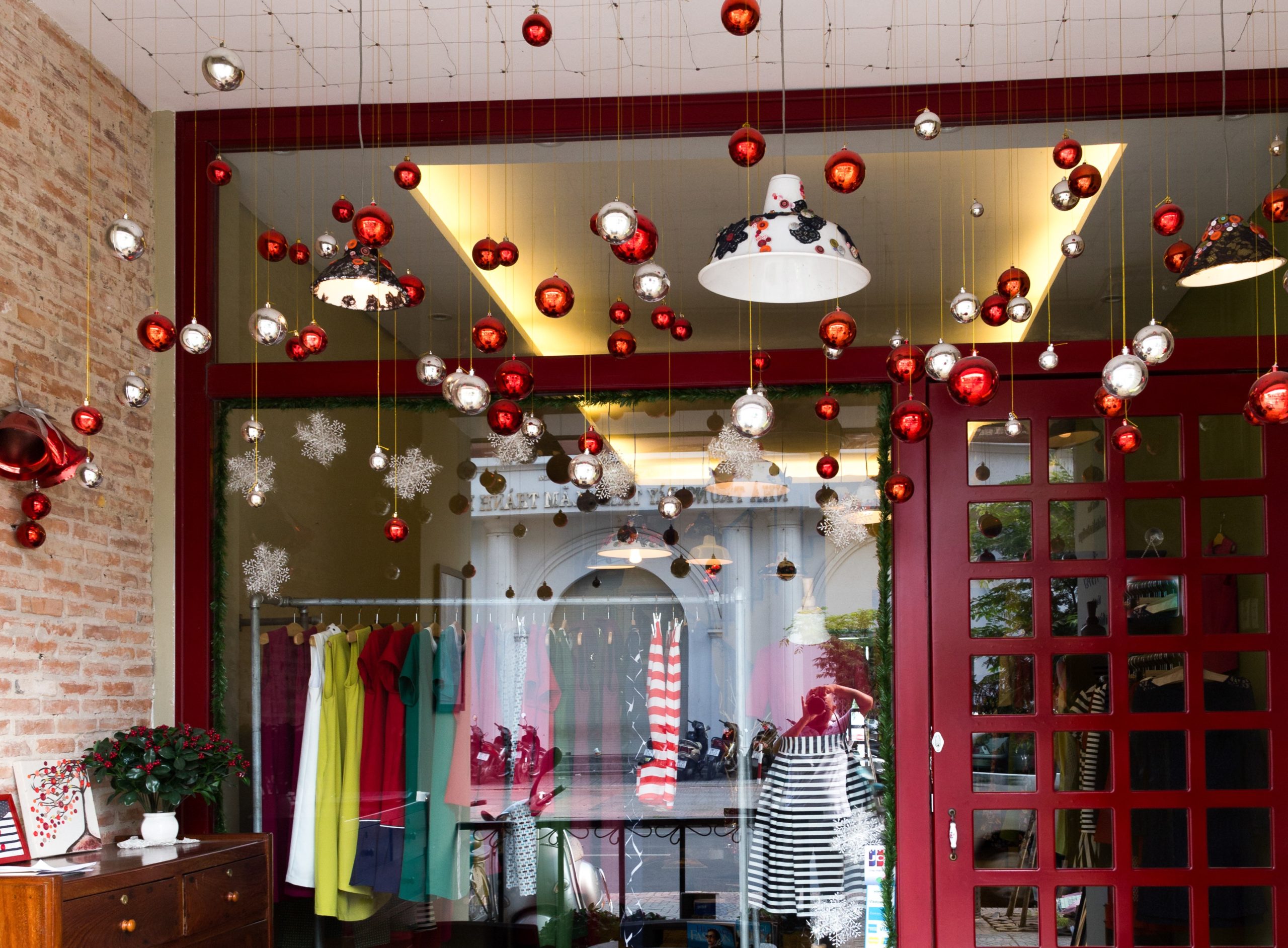 A Tampa bay storefront hangs up fun decor as part of their Commercial Landscape Holiday Ideas. 