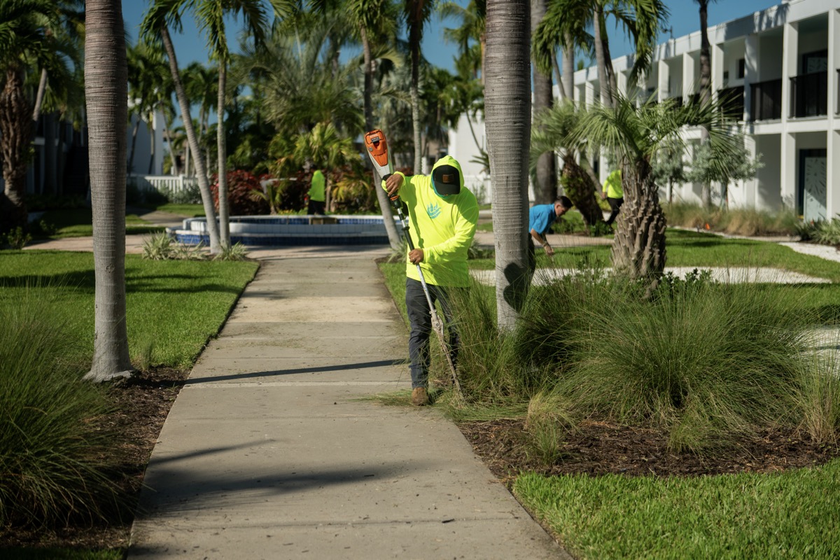 commercial maintenance crew 1
